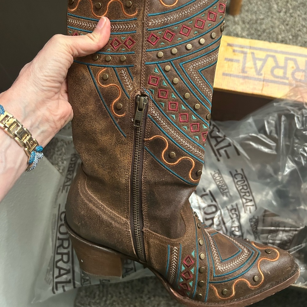 Boots - Picture 8 of 11